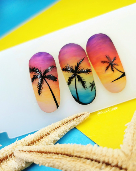 Palmy na paznokciach - paznokcie na lato