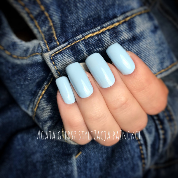 Paznokcie Baby blue