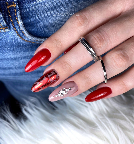 Red nails