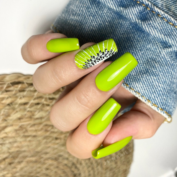 Green nails