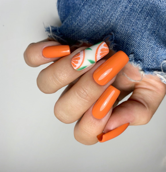 Pomarańcze paznokcie