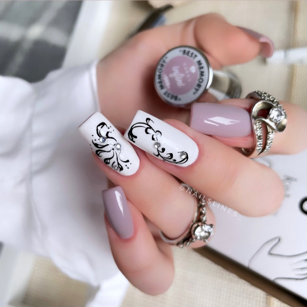 Ornamenty nails