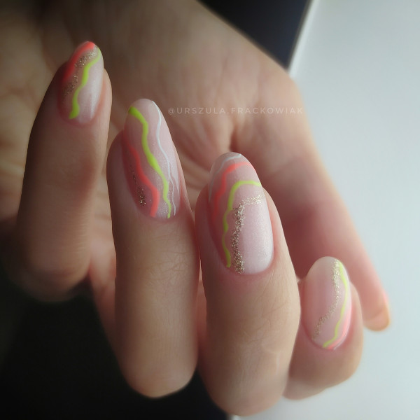 Swirl nails