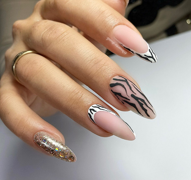 Animal print nails