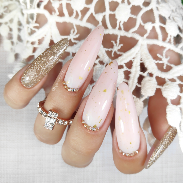 Paznokcie Milky nails 🤩 mleczne paznokcie z błyskiem