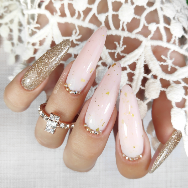 Milky nails 🤩 mleczne paznokcie z błyskiem